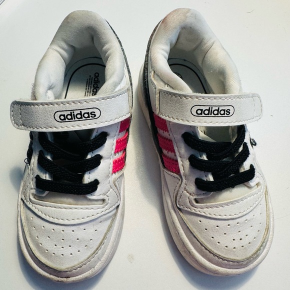 Adidas Forum Low toddler sneakers in White Black Magenta US size 6K - Picture 2 of 3